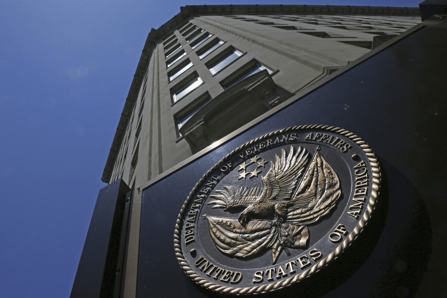 VA plans reorganization of health system, aims to cut 26,000 jobs